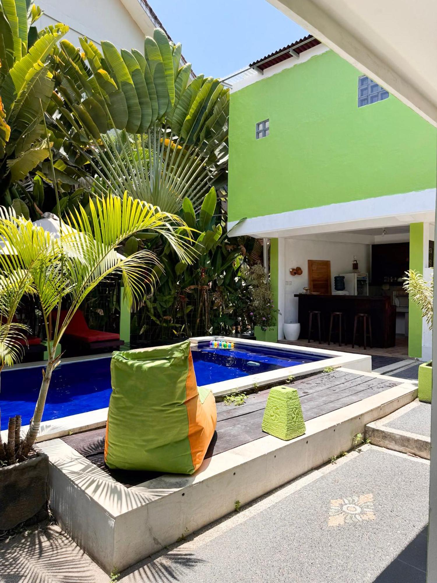 Urban Jungle Beach House Canggu Exteriör bild