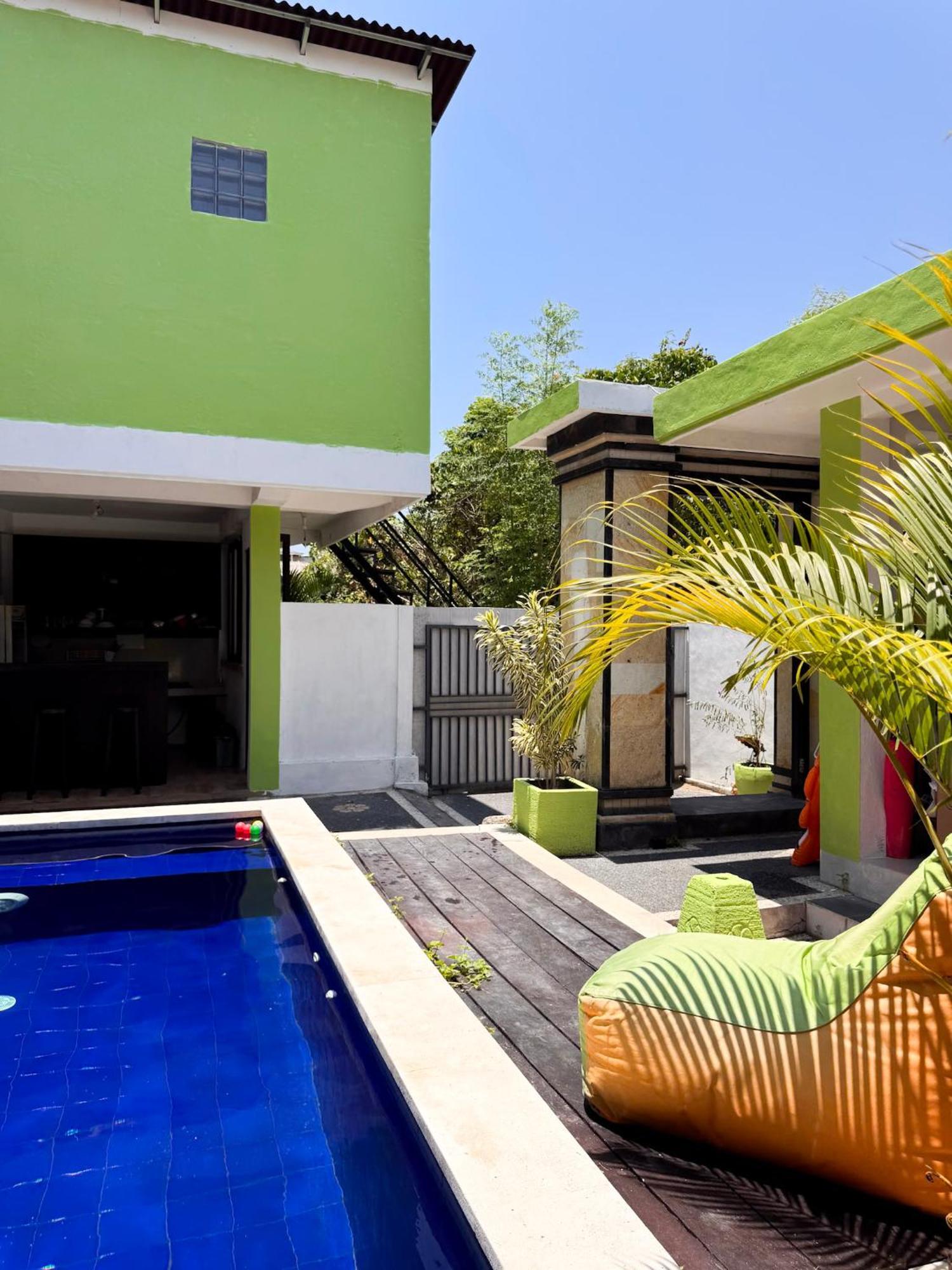 Urban Jungle Beach House Canggu Exteriör bild