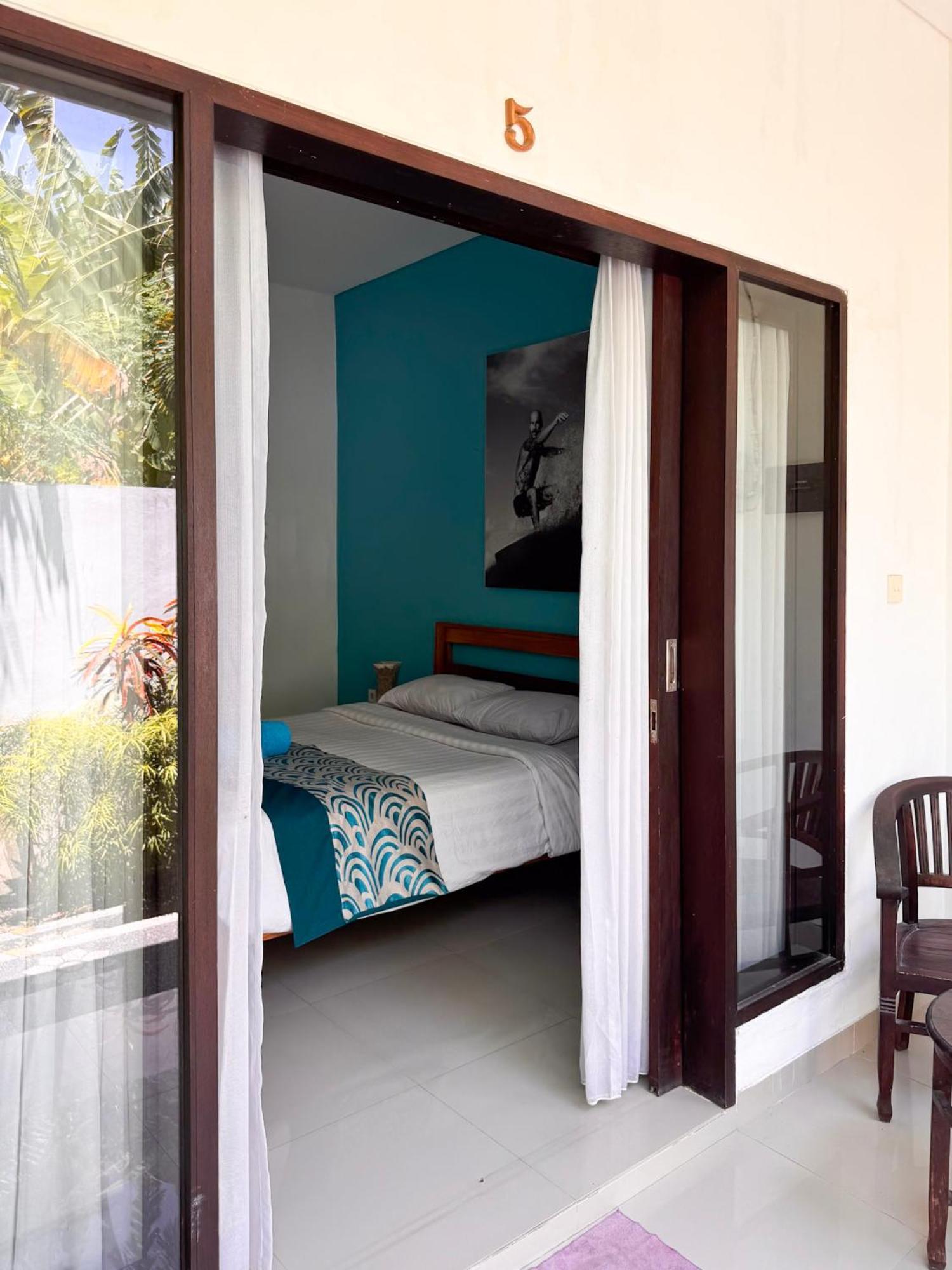 Urban Jungle Beach House Canggu Exteriör bild