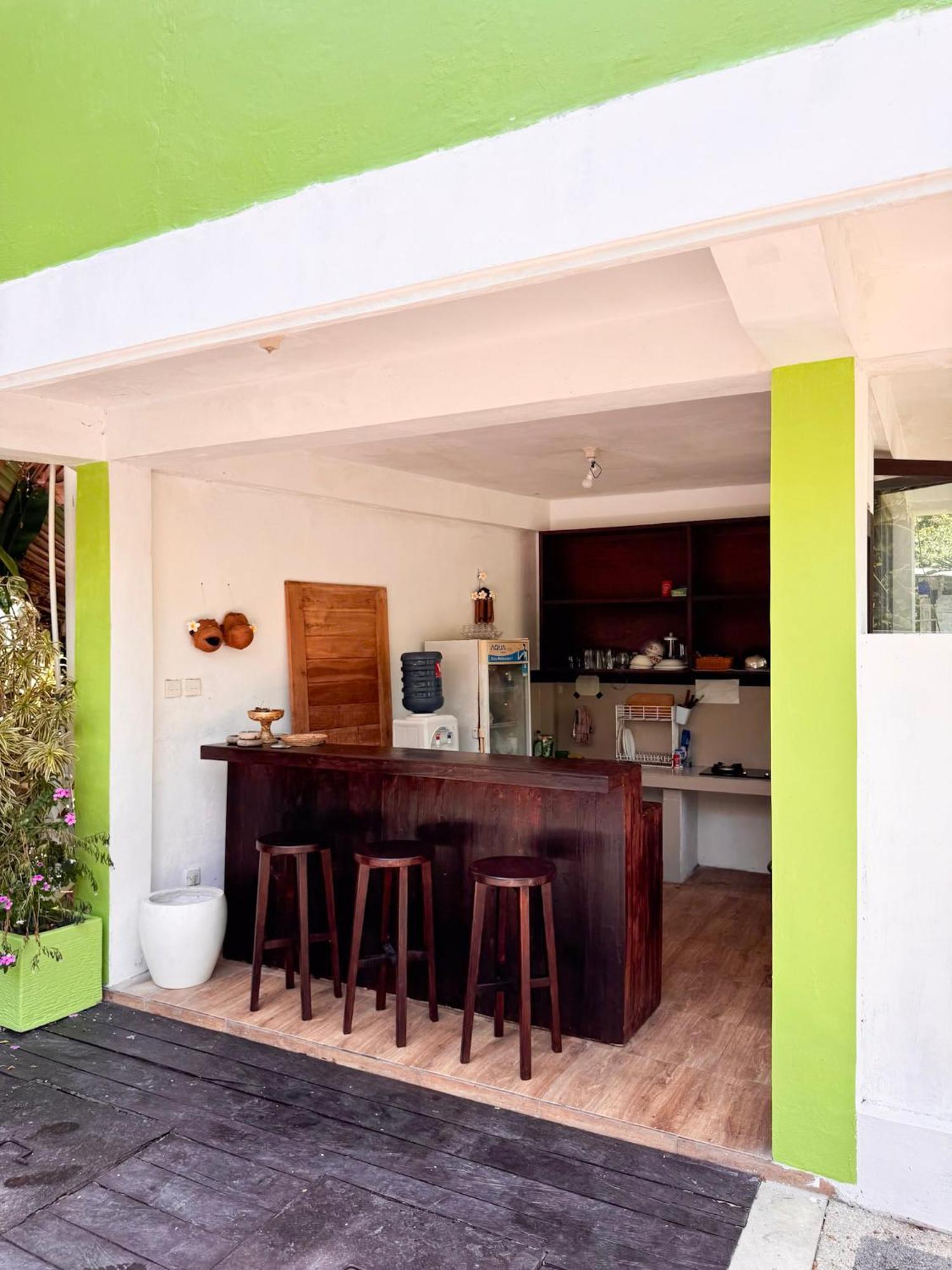 Urban Jungle Beach House Canggu Exteriör bild